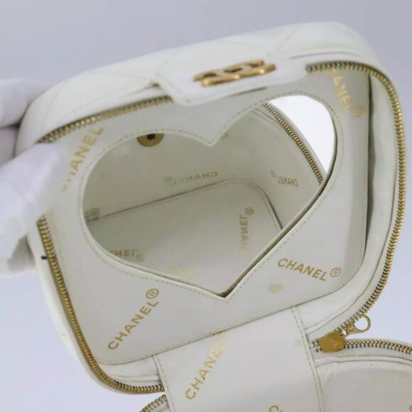 CHANEL Matelasse Vanity Cosmetic Pouch Patent leather White Gold CC Auth PP147 - Picture 10 of 16